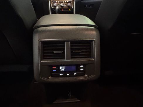 Used 2019 Volkswagen Atlas SE w/ Panoramic Sunroof Package image 25