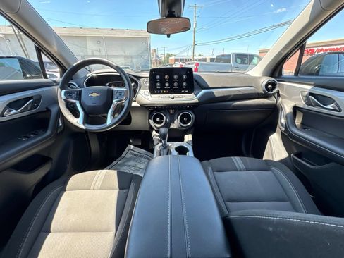 Used 2025 Chevrolet Blazer LT FWD image 17