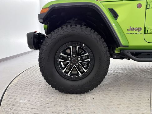 Used 2025 Jeep Wrangler Unlimited Rubicon AWD/4WD image 12