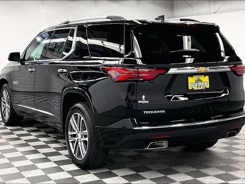 Used 2023 Chevrolet Traverse High Country FWD image 2