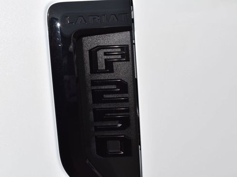 Used 2022 Ford F250 Lariat w/ Black Appearance Package image 6