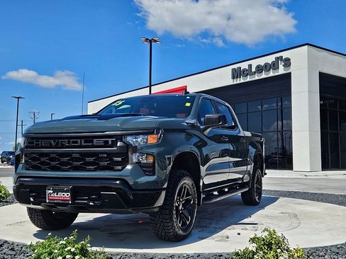 Used 2025 Chevrolet Silverado 1500 Custom Trail Boss w/ Dark Appearance Package image 1