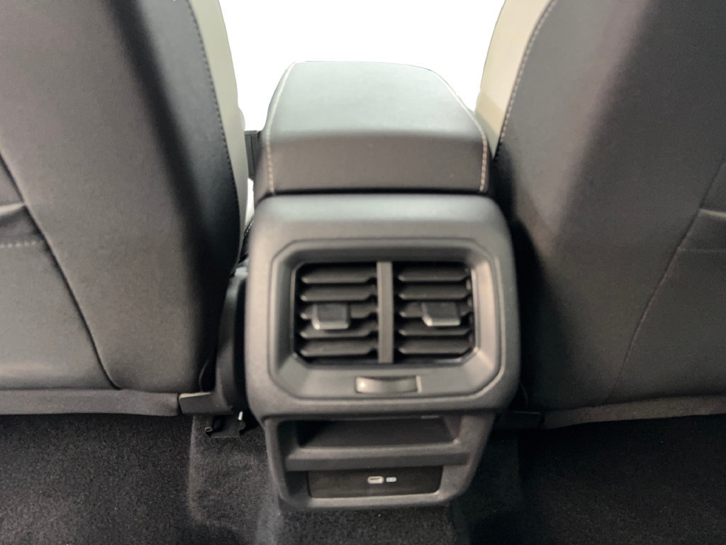 Used 2025 Volkswagen Taos SE FWD image 72