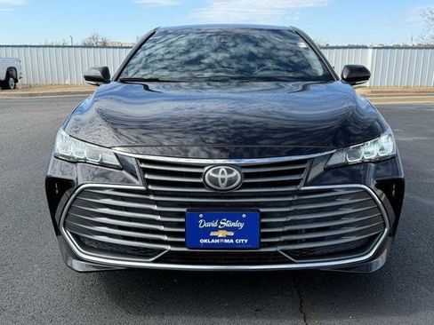 Used 2019 Toyota Avalon XLE w/ Preferred Accessory Package image 2