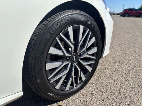 Used 2025 Nissan Altima 2.5 SV FWD image 31