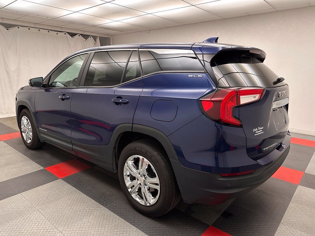 Used 2022 GMC Terrain SLE FWD image 4