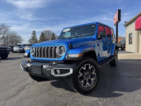 Used 2024 Jeep Wrangler Unlimited Sahara w/ Technology Group image 2