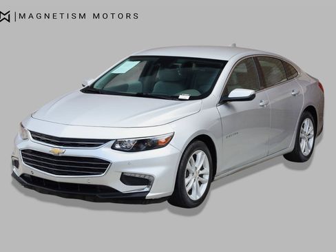 Used 2018 Chevrolet Malibu LT w/ Driver Confidence Package FWD image 5