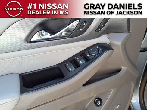Used 2021 Chevrolet Traverse Premier FWD image 12