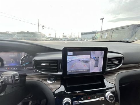 Used 2022 Ford Explorer Limited w/ Equipment Group 301A image 17