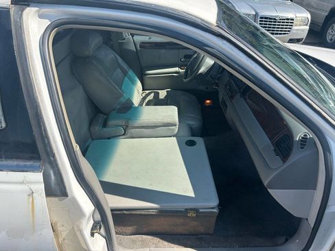 Used 1999 Lincoln Town Car Executive image 13