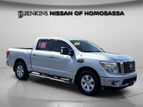 Certified 2017 Nissan Titan SV image 7