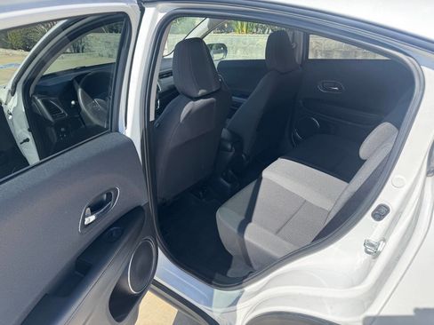 Used 2022 Honda HR-V EX image 10