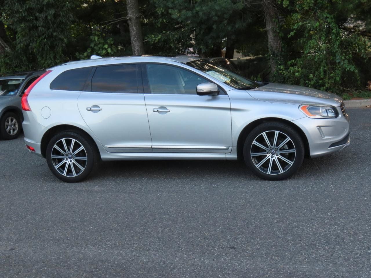 Used 2017 Volvo XC60 T6 Inscription w/ Climate Package AWD/4WD image 7