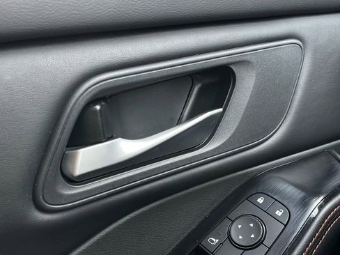 Used 2025 Nissan Rogue SV image 13