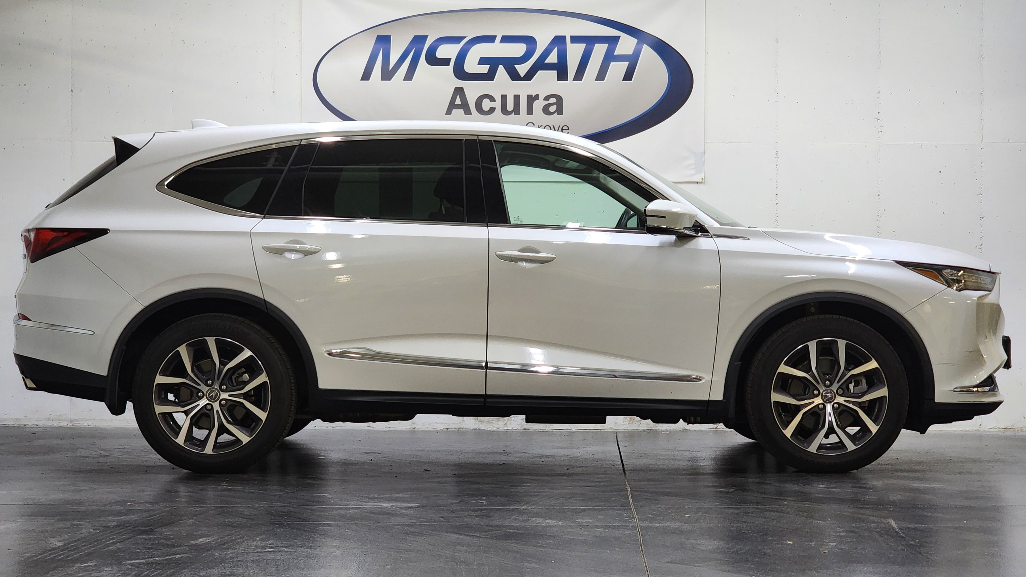 Used 2024 Acura MDX w/ Technology Package AWD/4WD image 5