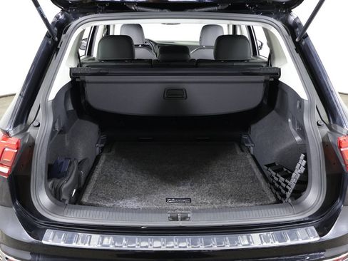 Used 2023 Volkswagen Tiguan SE image 19