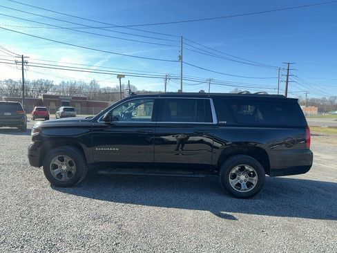 Used 2017 Chevrolet Suburban LT image 2