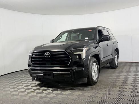 Used 2025 Toyota Sequoia SR5 AWD/4WD image 8