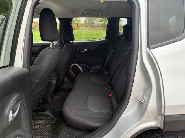 Used 2016 Jeep Renegade Latitude AWD/4WD image 10