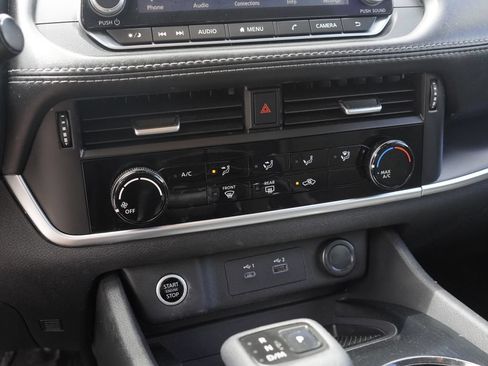 Used 2021 Nissan Rogue S FWD image 13