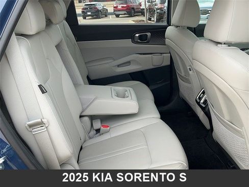 Certified 2025 Kia Sorento S image 16