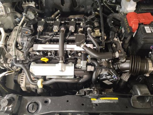 Used 2025 Nissan Versa SV FWD image 30
