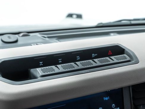 Used 2023 Ford Bronco Wildtrak image 16