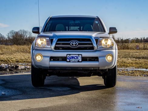 Used 2010 Toyota Tacoma 4x4 Double Cab V6 image 5