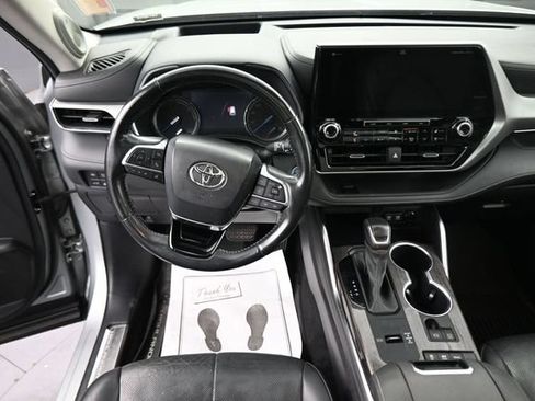 Used 2021 Toyota Highlander Platinum AWD/4WD image 22