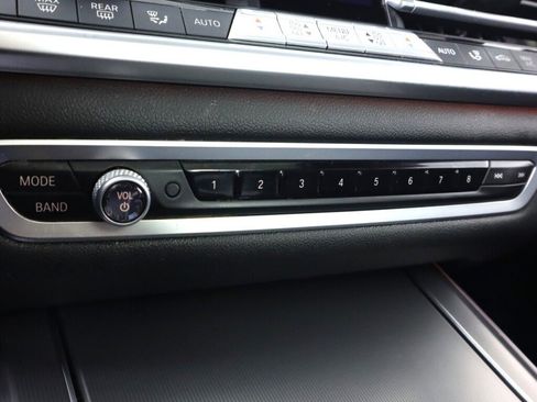 Used 2020 BMW X5 M50i image 22