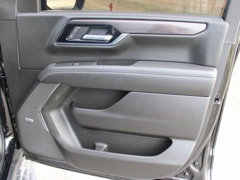 Used 2025 GMC Yukon XL Elevation image 15