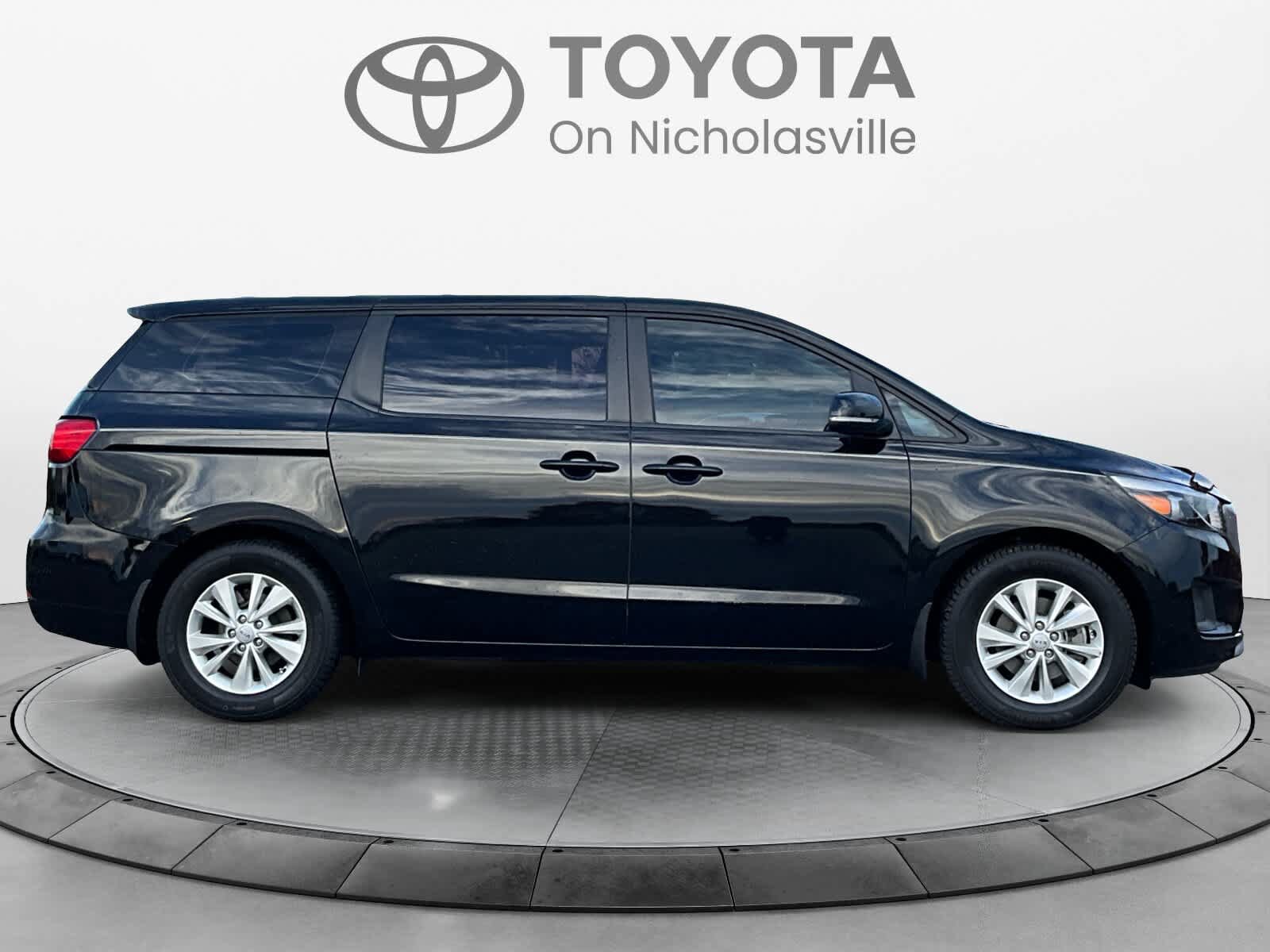 Used 2017 Kia Sedona L FWD image 6