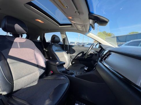 Used 2017 Kia Niro EX FWD image 15