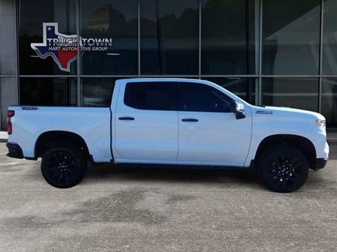 Used 2024 Chevrolet Silverado 1500 LT Trail Boss w/ LT Trail Boss Premium Package image 2