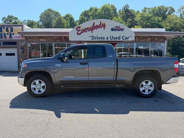 Used 2015 Toyota Tundra SR5 AWD/4WD image 2