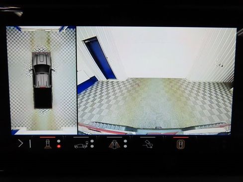 Used 2025 GMC Sierra 3500 AT4 image 16