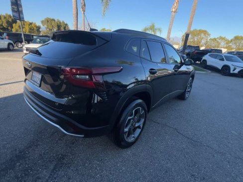 Used 2025 Chevrolet Trax LT image 8