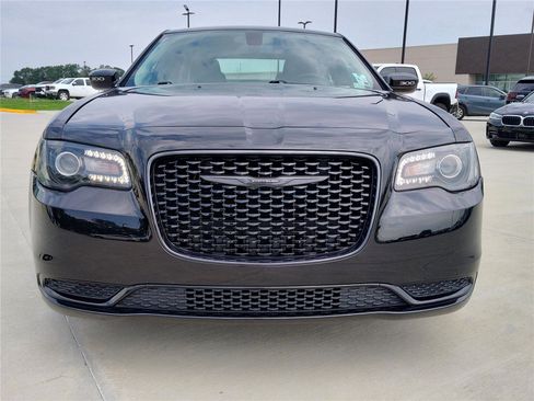 Used 2023 Chrysler 300 Touring w/ Sport Appearance Package image 9