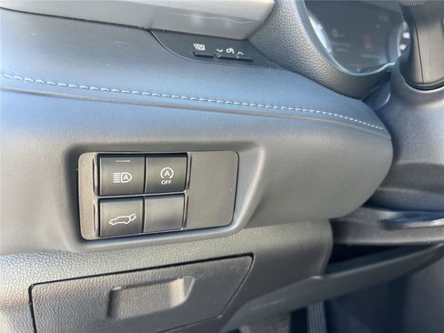 Used 2023 Toyota Highlander LE FWD image 14