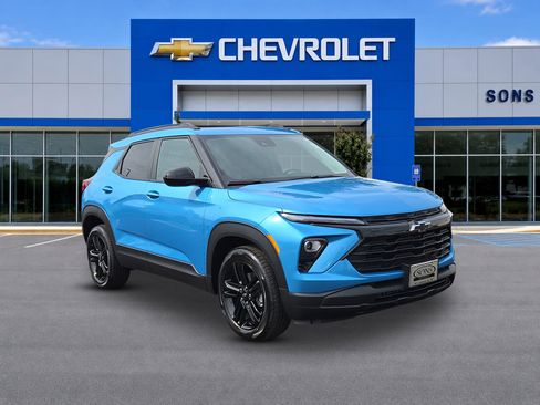 New 2026 Chevrolet TrailBlazer LT w/ Midnight Edition FWD image 3