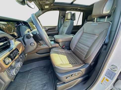 Used 2025 GMC Yukon Denali Ultimate AWD/4WD image 16