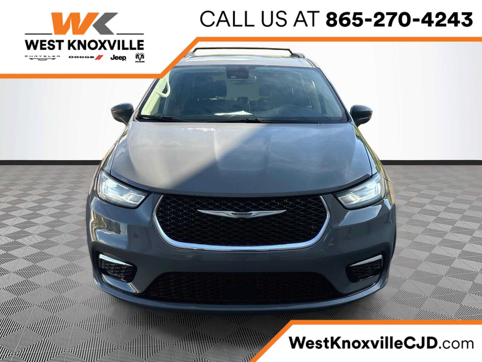 Used 2022 Chrysler Pacifica Touring-L FWD image 1