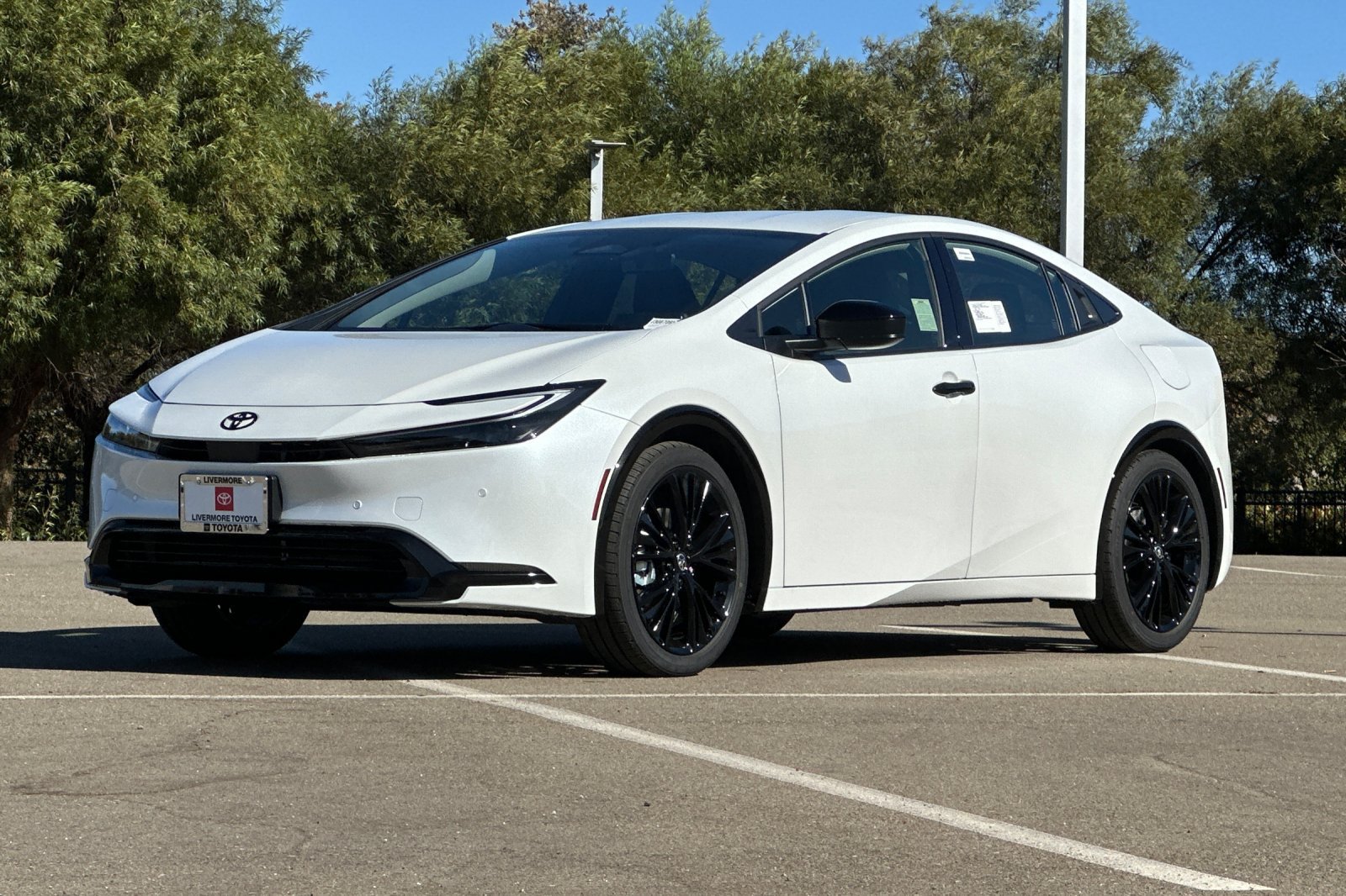 New 2027 Toyota Prius Plug-In Hybrid FWD image 7