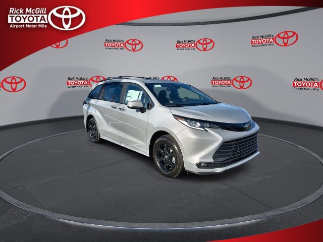 New 2026 Toyota Sienna XLE Woodland Edition AWD/4WD image 2