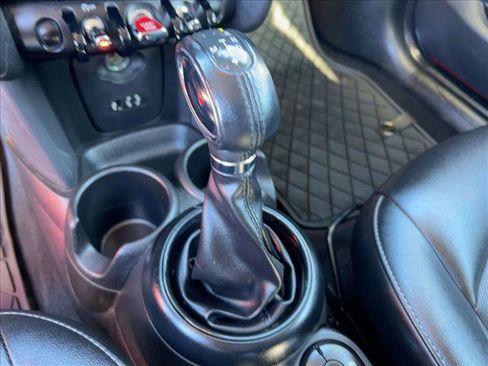 Used 2018 MINI Cooper 2-Door Hardtop image 12