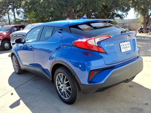 Used 2022 Toyota C-HR XLE image 25