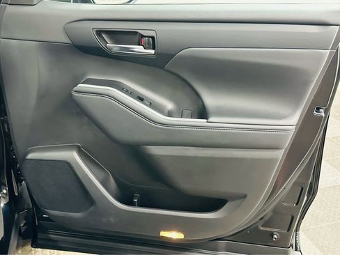 Used 2023 Toyota Highlander XLE image 26