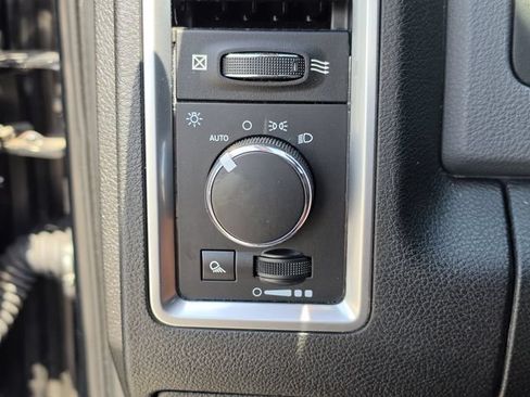 Used 2020 RAM 1500 Classic SLT AWD/4WD image 28