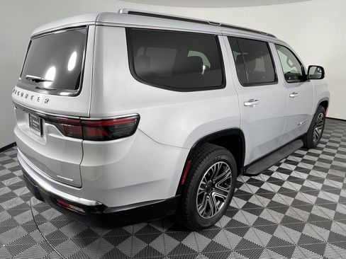 Used 2022 Jeep Wagoneer Series III w/ Flexible Seating Group AWD/4WD image 13